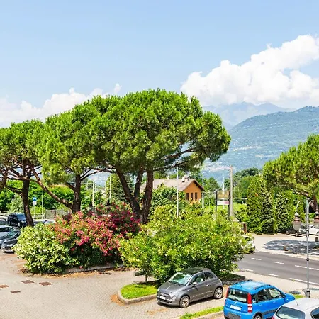 Lakeside View Daire